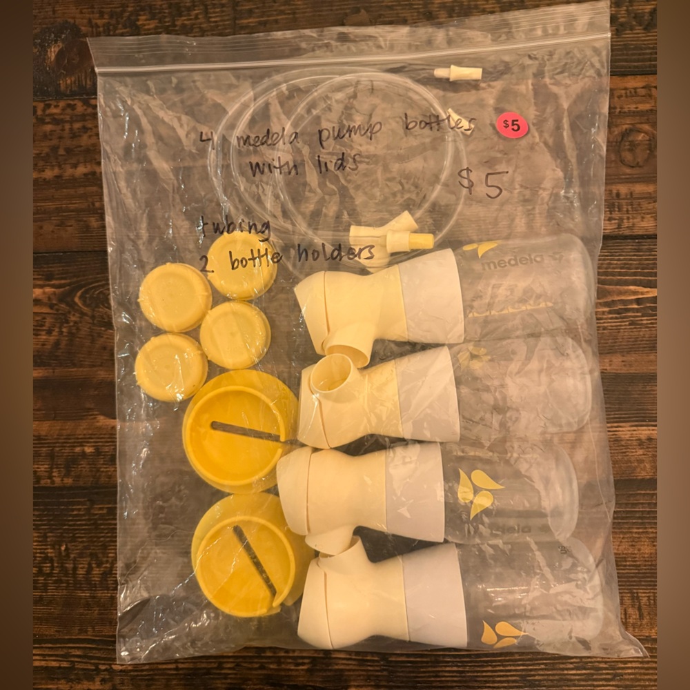 Medela Pump Set with Yellow Lids and Accessories